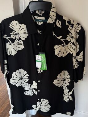 NWT Perry Ellis Men’s Black and Cream Floral Hibiscus Button-Down Shirt